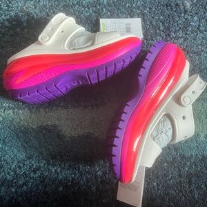 Classic Mega Crush Clog. Women size 7, Men size 5. White, red, pink. Brand New!